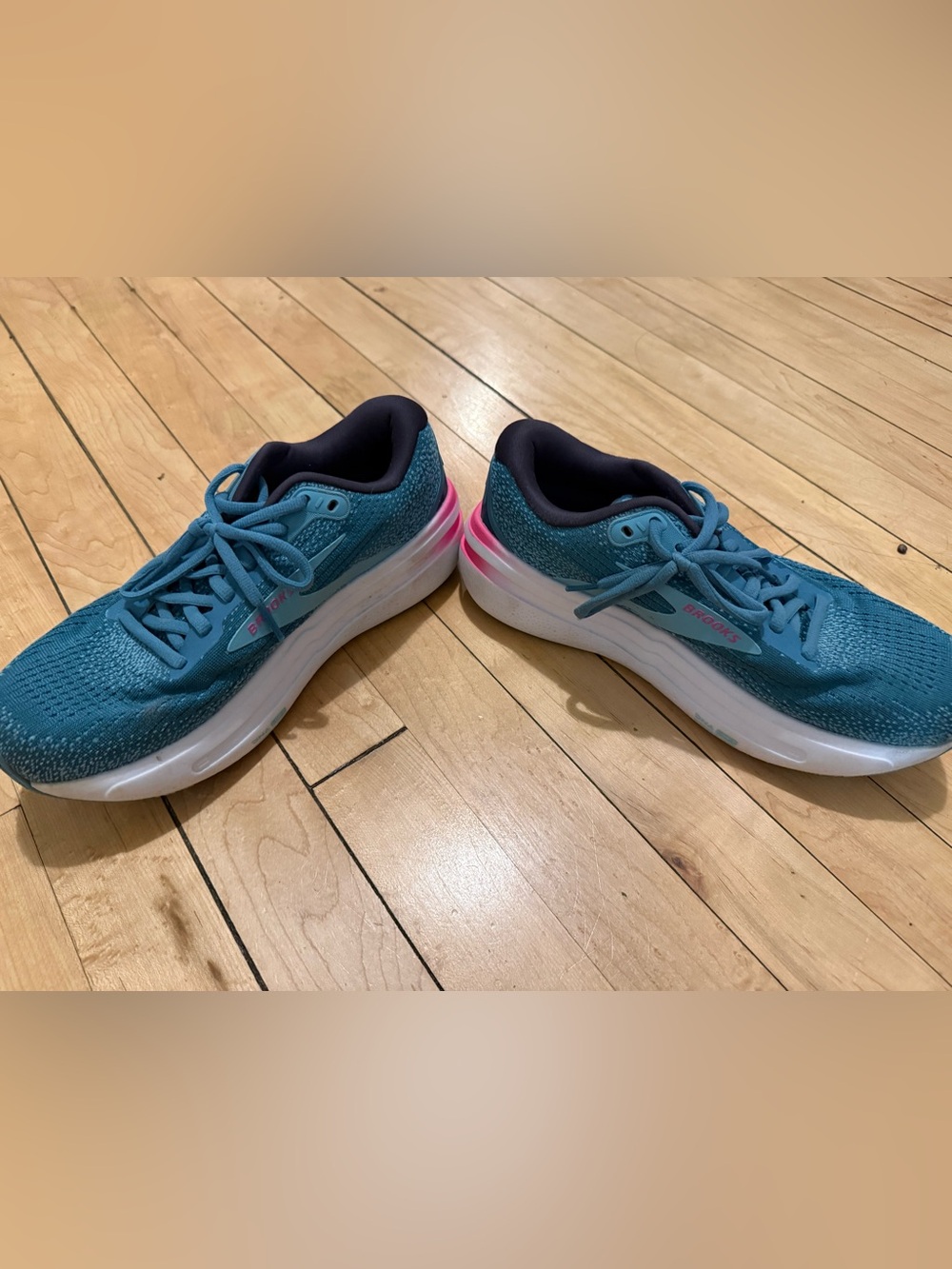 Brooks Women’s Teal and Pink Ghost Max 2 size 8